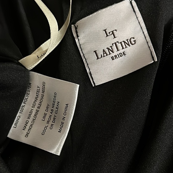 Lan Ting Exaggerated Sleeve V Back Formal Dress - Picture 6 of 10